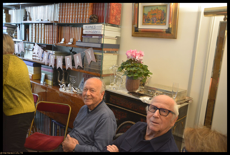 2022-09-28-(12h01m28s)-dsc_0172-mama-razzi-encadree.jpg
