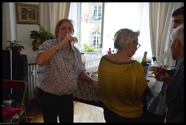 2022-09-28-(12h03m02s)-dsc_0180-mama-razzi-encadree.jpg