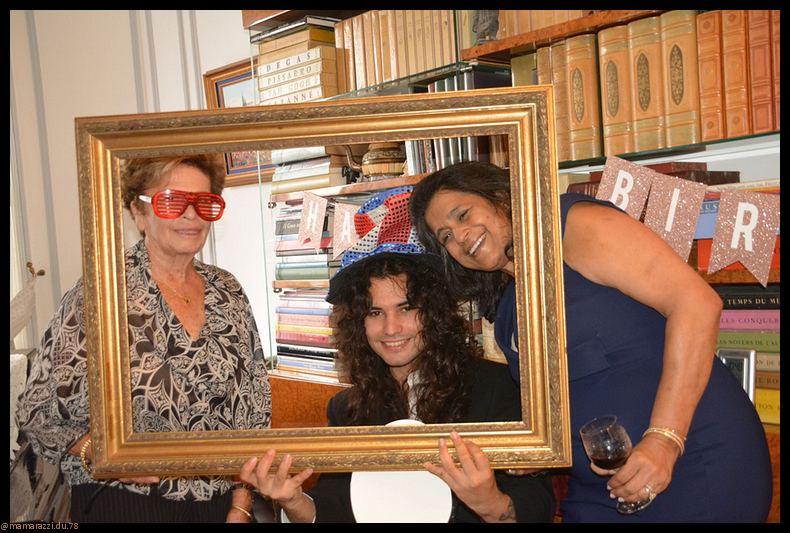2022-09-28-(12h59m56s)-dsc_0301-mama-razzi-encadree.jpg