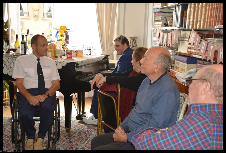 2022-09-28-(14h07m42s)-dsc_0556-mama-razzi-encadree.jpg