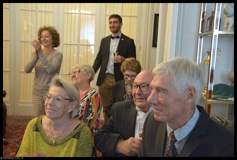2022-09-28-(14h18m50s)-dsc_0594-mama-razzi-encadree.jpg