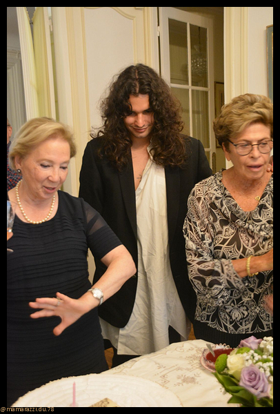 2022-09-28-(14h25m40s)-dsc_0619-mama-razzi-encadree.jpg