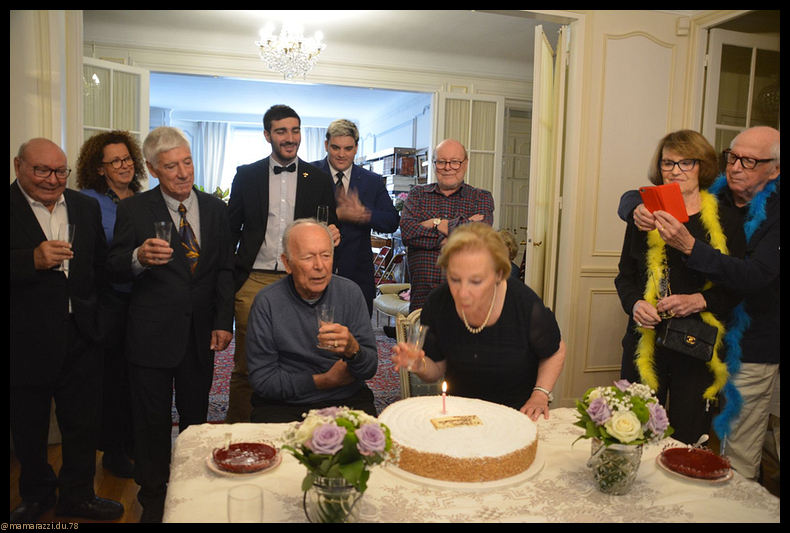 2022-09-28-(14h27m32s)-dsc_0628-mama-razzi-encadree.jpg