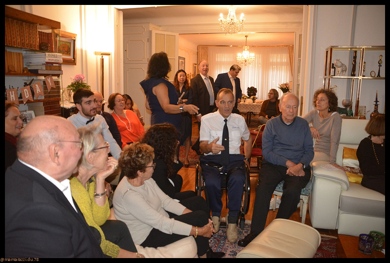 2022-09-28-(15h15m46s)-dsc_0705-mama-razzi-encadree.jpg