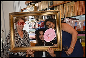 2022-09-28-(12h59m54s)-dsc_0300-mama-razzi-encadree.jpg 2022-09-28-(12h59m54s)-dsc_0300-mama-razzi-encadree.jpg