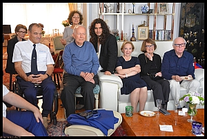 2022-09-28-(14h57m00s)-dsc_0666-mama-razzi-encadree.jpg 2022-09-28-(14h57m00s)-dsc_0666-mama-razzi-encadree.jpg