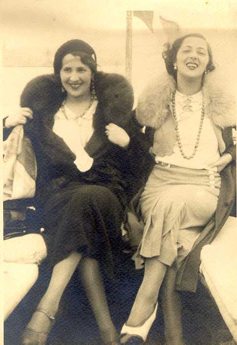 2_femmes.jpg (34654 bytes)