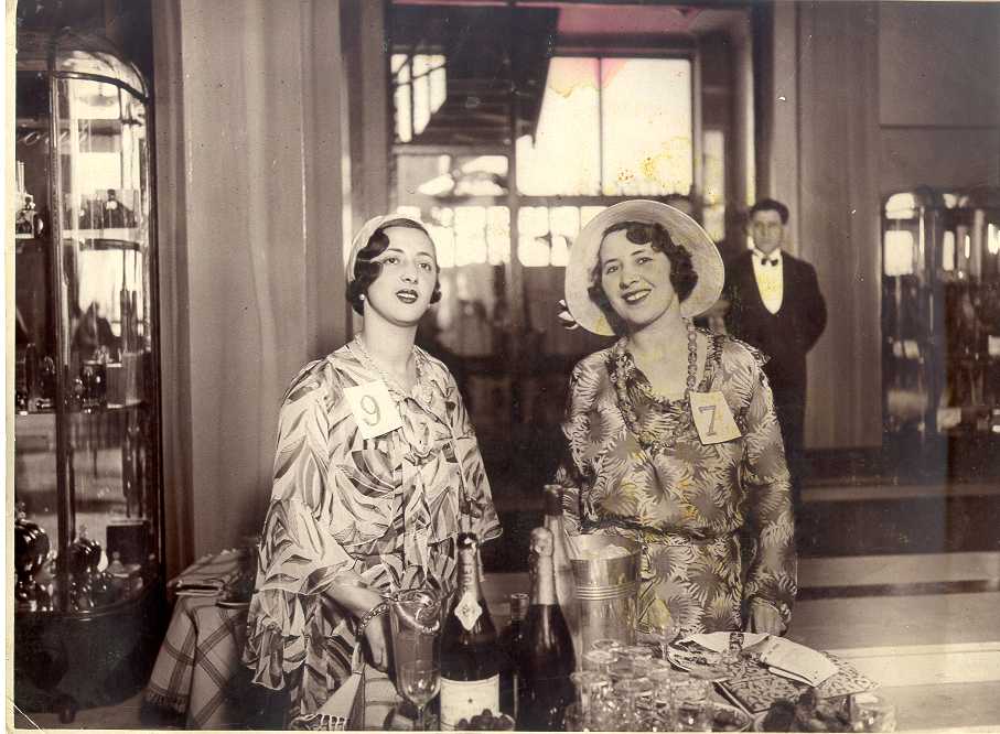 1930_suzanne_odette_a_cannes