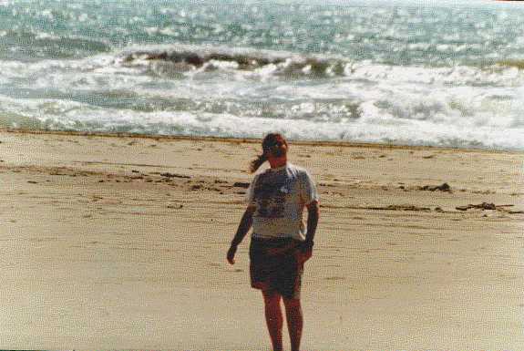 evelyne-a-la-plage-1.jpg (33142 bytes)